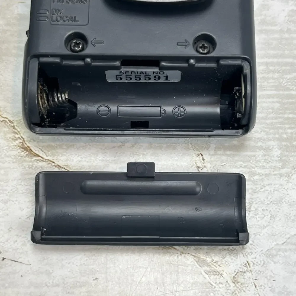 Sony SRF-39 FM/AM Walkman Portable Radio & Belt Clip W/Headphones TRH-2 Tested